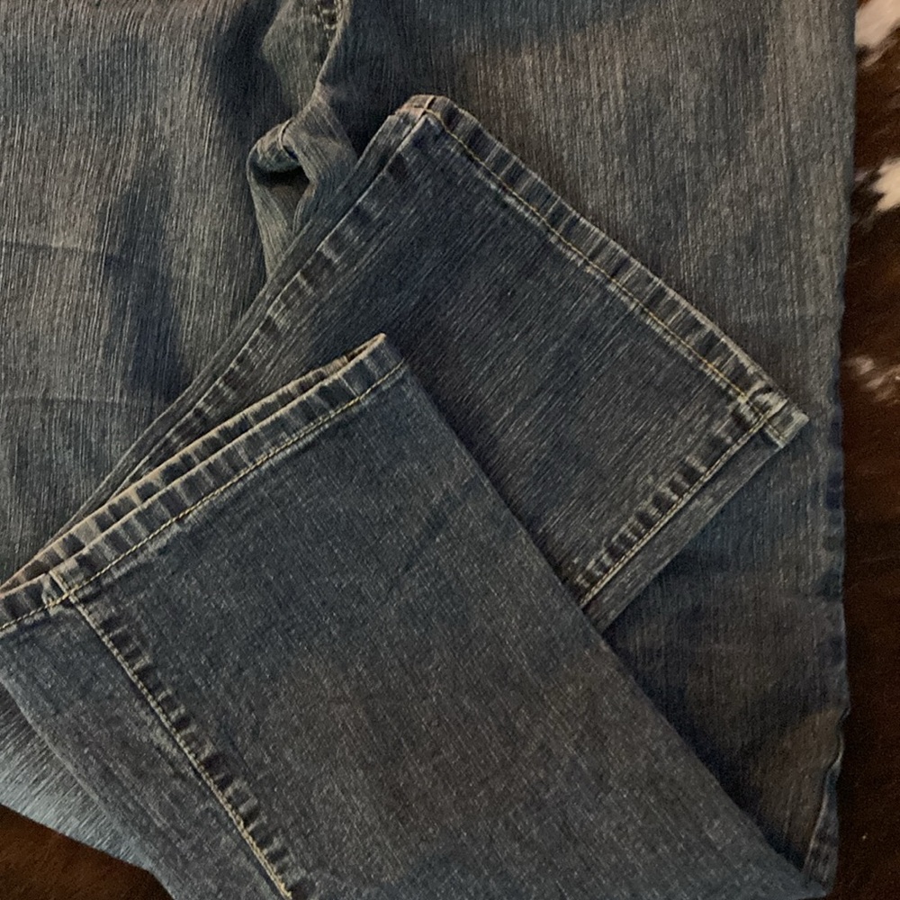 Roz & Ali Petite 12 Comfort Stretch Straight Leg Embellished Back Pocket Jeans - Picture 7 of 7
